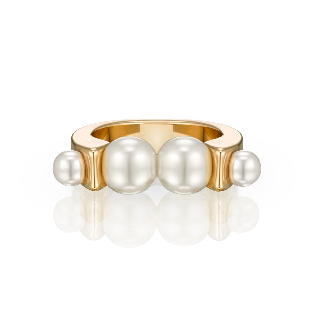Gold ring with a row of pearls